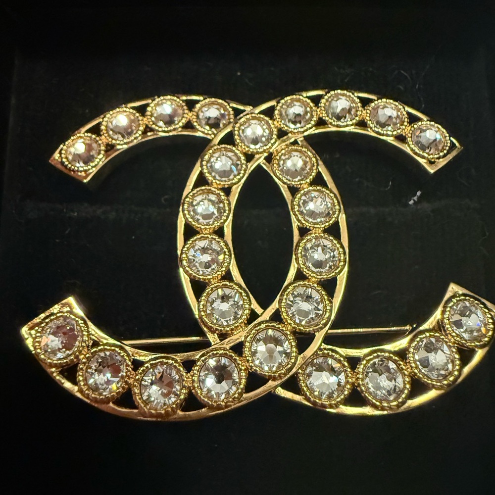 CHANEL Rhinestone Brooch - Picture 4 of 5